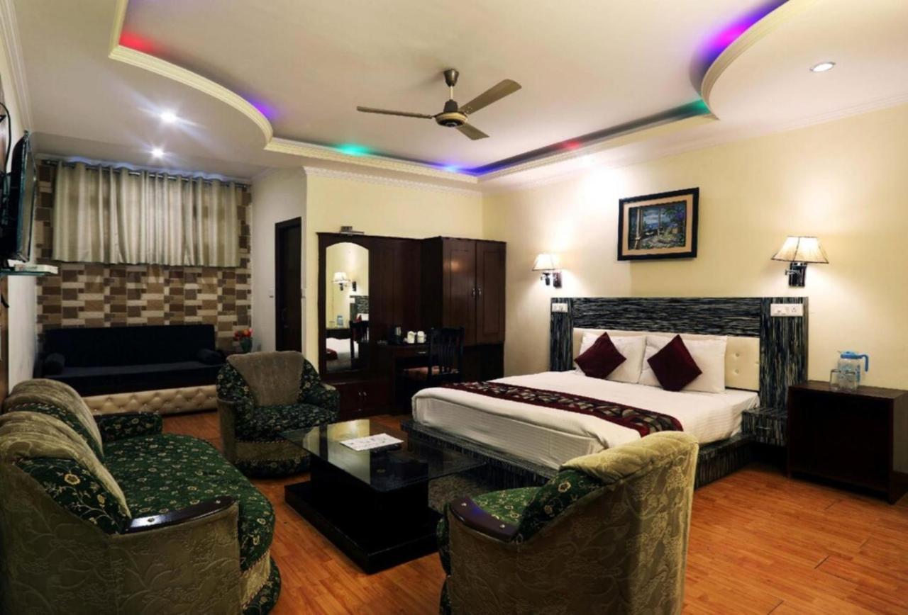 Goroomgo Moon Hotel 3*