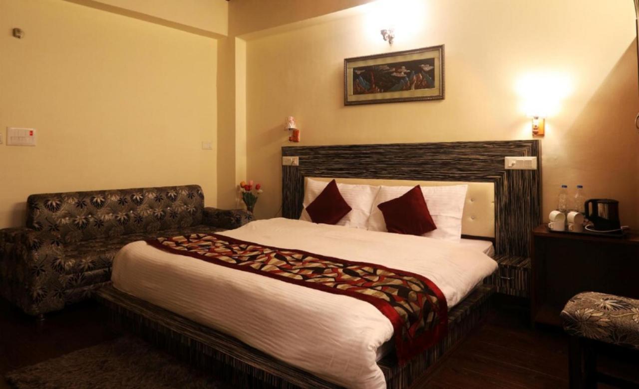 Hotel Goroomgo Moon